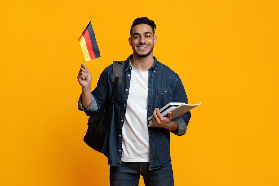 Estudiante con bandera de Alemania