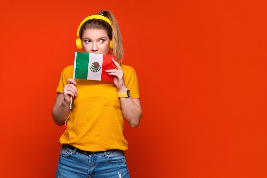 Estudiante con bandera de México