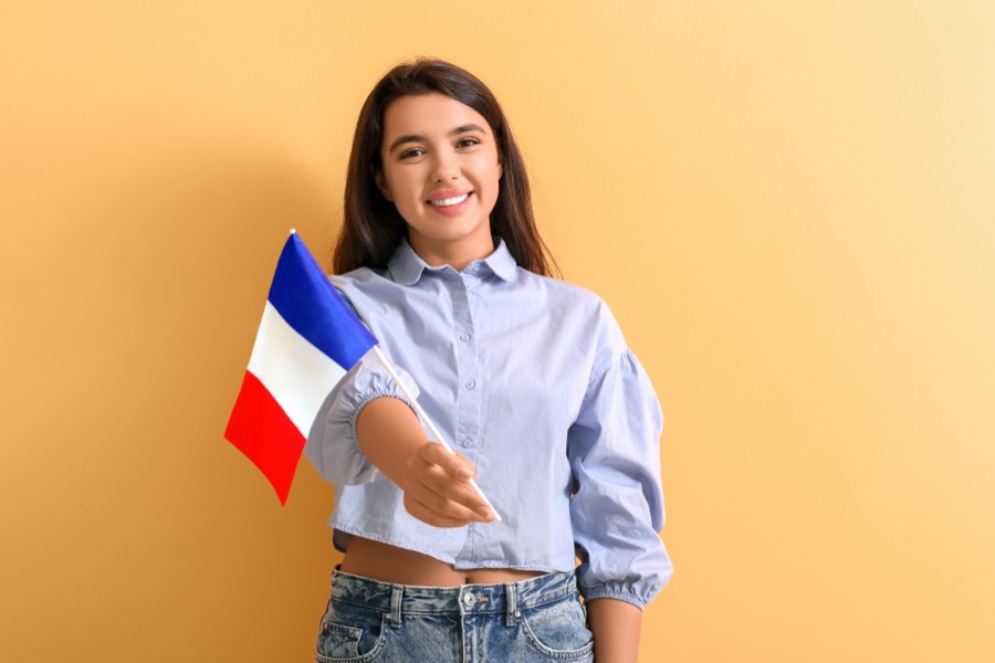 Estudiante con bandera de Francia