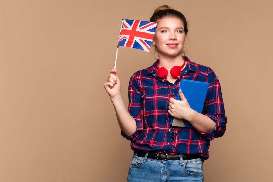 Estudiante con bandera del Reino Unido